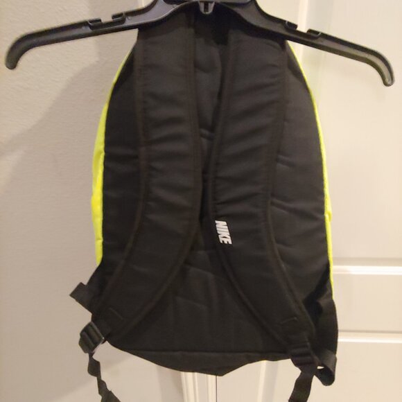 Nike Sportswear 25L Adults Backpack Travel Gym Neon Green - Picture 4 of 5